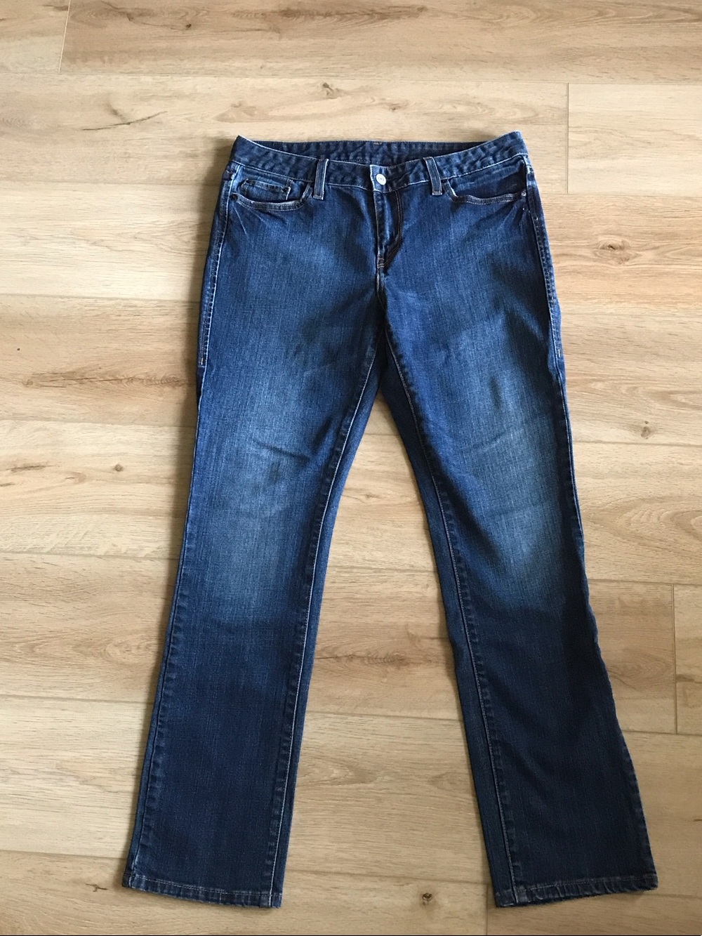 Levi's Women's Classic Mid Rise  552 Straight Leg Jeans - Dark Blue Size 8
